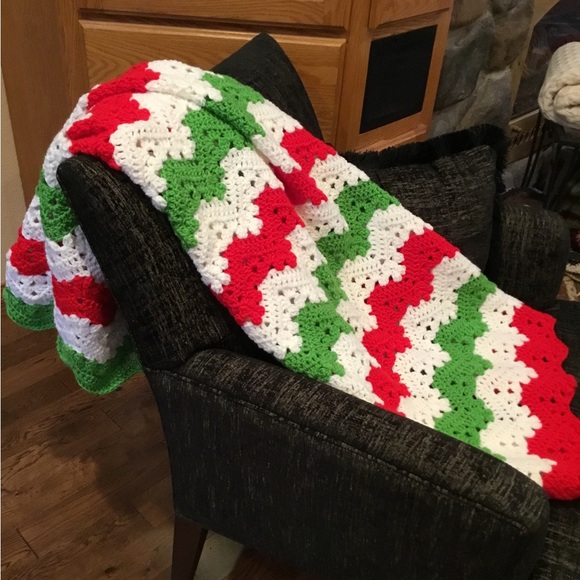 Handmade new crochet throw. New! - Picture 2 of 3